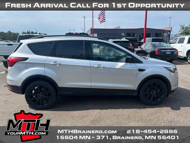 Photo of 2019 Ingot Silver Metallic Ford Escape