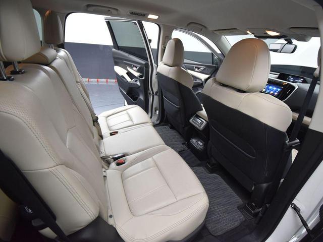 Photo of 2022 Crystal White Pearl Subaru Ascent