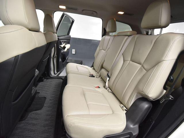 Photo of 2022 Crystal White Pearl Subaru Ascent