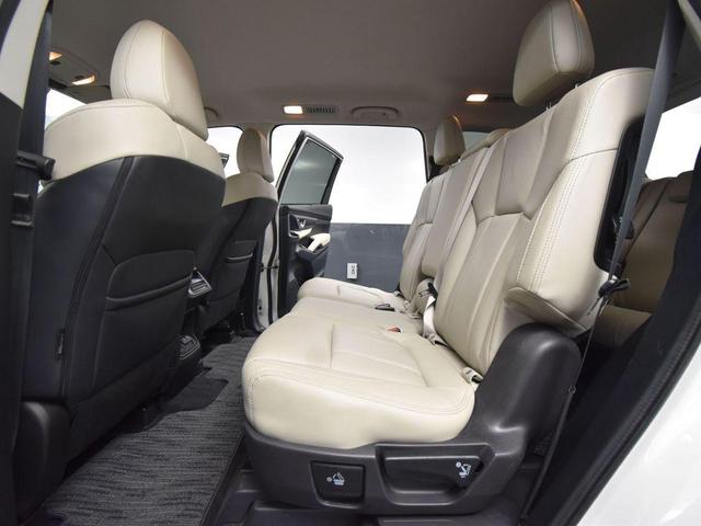 Photo of 2022 Crystal White Pearl Subaru Ascent