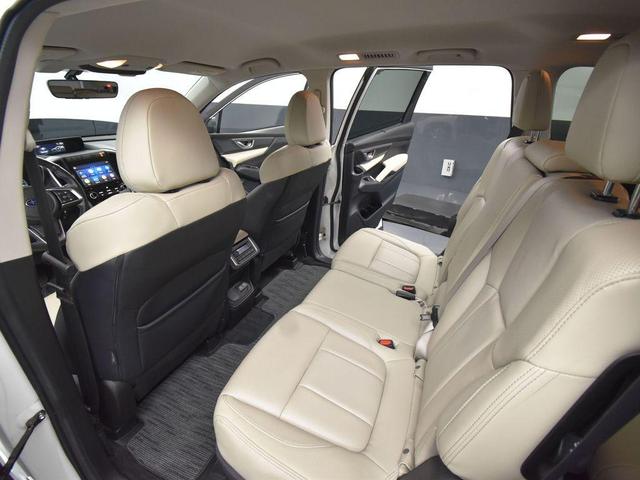 Photo of 2022 Crystal White Pearl Subaru Ascent