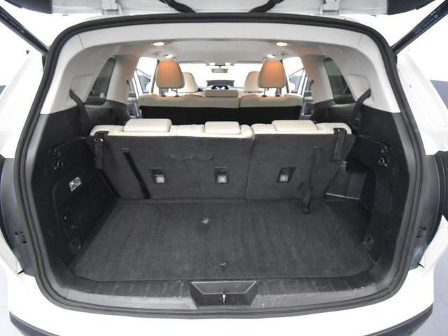 Photo of 2022 Crystal White Pearl Subaru Ascent