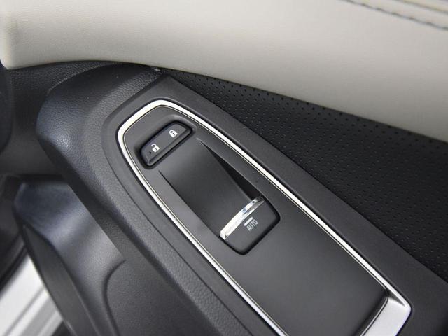 Photo of 2022 Crystal White Pearl Subaru Ascent