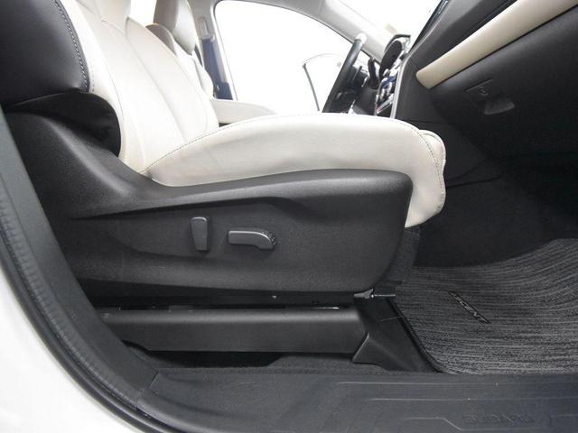 Photo of 2022 Crystal White Pearl Subaru Ascent