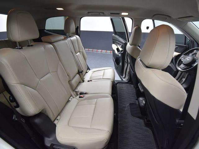 Photo of 2022 Crystal White Pearl Subaru Ascent