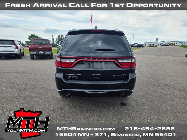 Photo of 2018 DB Black Clearcoat Dodge Durango