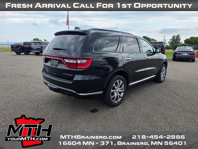 Photo of 2018 DB Black Clearcoat Dodge Durango