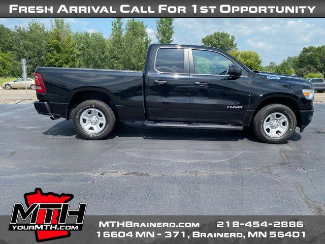 Photo of 2022 Diamond Black Crystal Pearlcoat RAM 1500