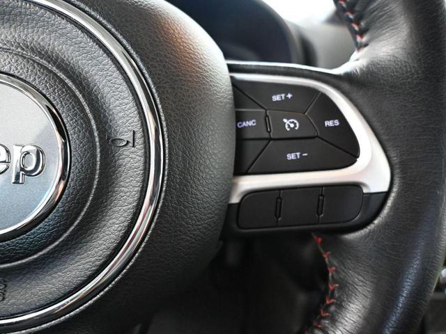 Photo of 2017 Hypergreen Clearcoat Jeep Renegade