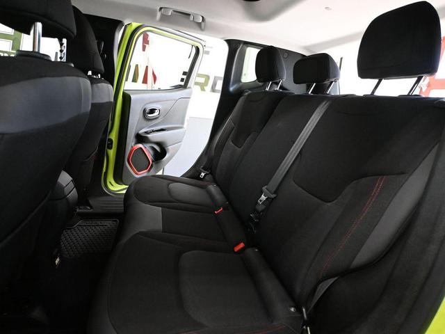 Photo of 2017 Hypergreen Clearcoat Jeep Renegade