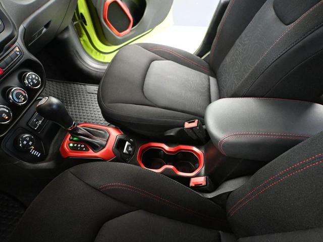 Photo of 2017 Hypergreen Clearcoat Jeep Renegade