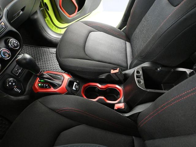 Photo of 2017 Hypergreen Clearcoat Jeep Renegade