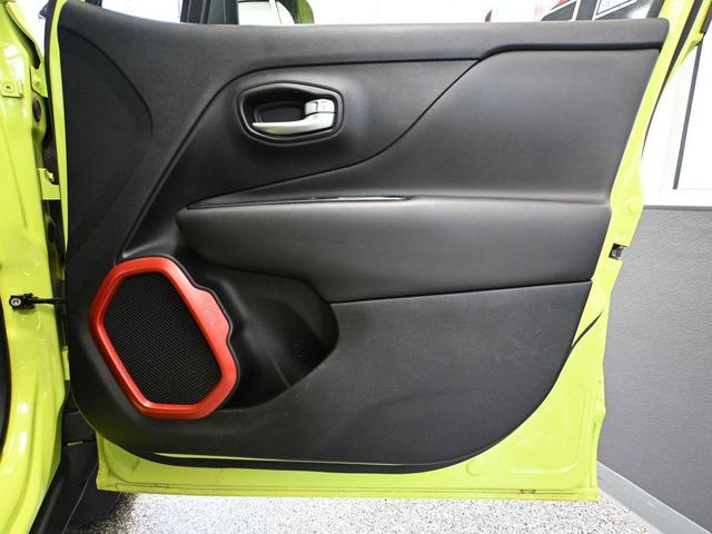 Photo of 2017 Hypergreen Clearcoat Jeep Renegade