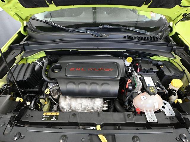 Photo of 2017 Hypergreen Clearcoat Jeep Renegade