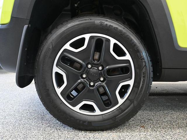 Photo of 2017 Hypergreen Clearcoat Jeep Renegade