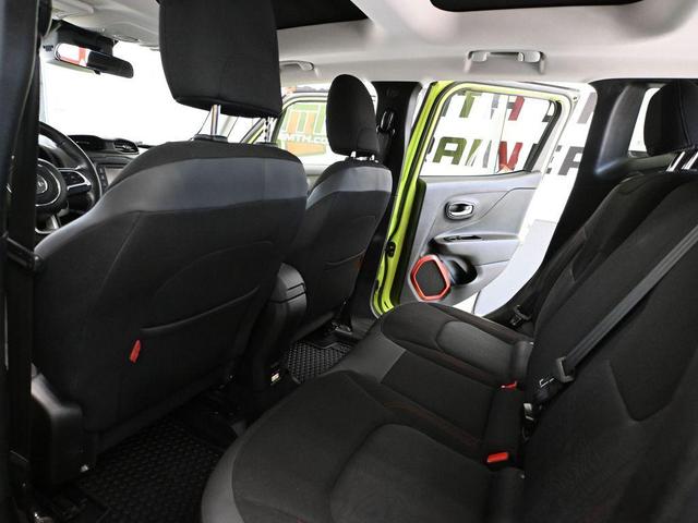 Photo of 2017 Hypergreen Clearcoat Jeep Renegade