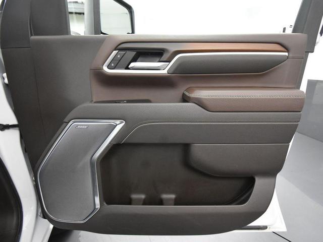 Photo of 2025 White Frost Tricoat GMC Sierra 3500