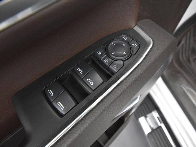 Photo of 2025 White Frost Tricoat GMC Sierra 3500