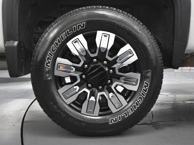Photo of 2025 White Frost Tricoat GMC Sierra 3500
