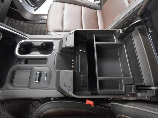 Photo of 2025 White Frost Tricoat GMC Sierra 3500
