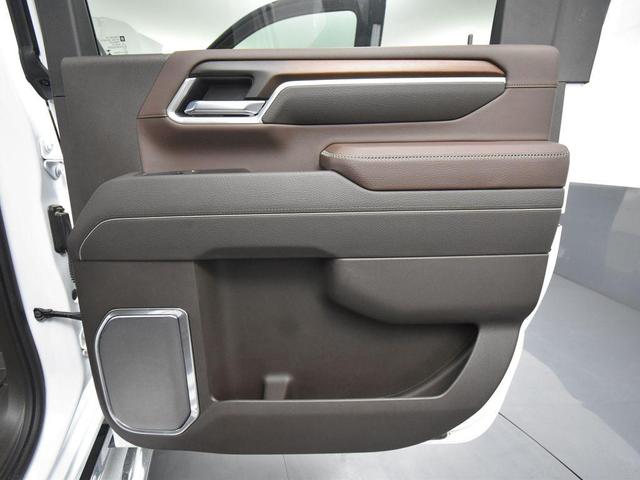 Photo of 2025 White Frost Tricoat GMC Sierra 3500