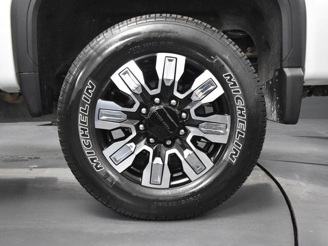 Photo of 2025 White Frost Tricoat GMC Sierra 3500
