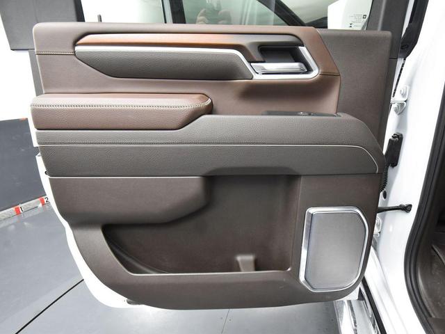 Photo of 2025 White Frost Tricoat GMC Sierra 3500