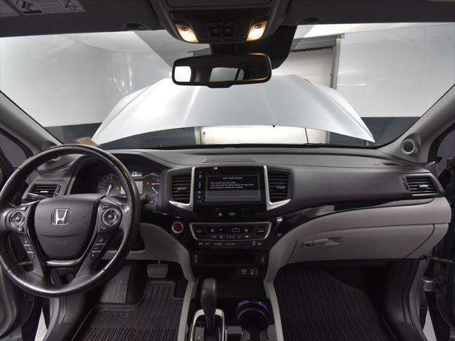 Photo of 2017 Lunar Silver Metallic Honda Ridgeline