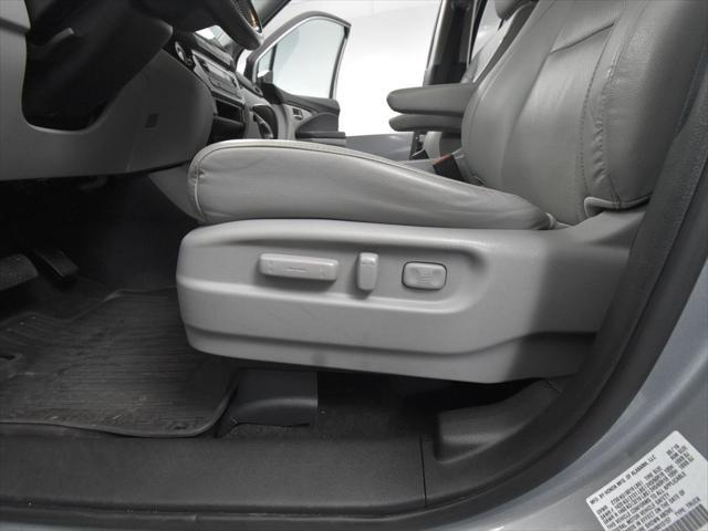 Photo of 2017 Lunar Silver Metallic Honda Ridgeline