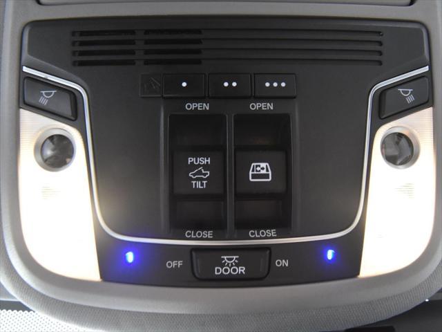 Photo of 2017 Lunar Silver Metallic Honda Ridgeline
