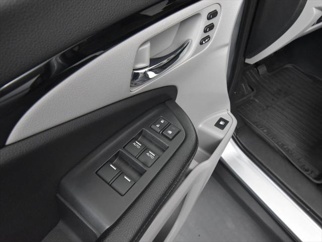 Photo of 2017 Lunar Silver Metallic Honda Ridgeline