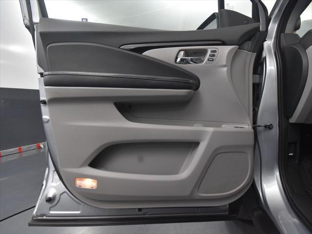 Photo of 2017 Lunar Silver Metallic Honda Ridgeline