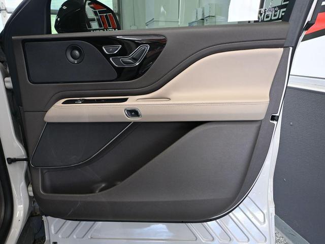 Photo of 2023 CERAMIC PEARL MET 3C Lincoln Aviator