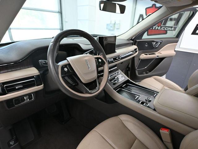 Photo of 2023 CERAMIC PEARL MET 3C Lincoln Aviator