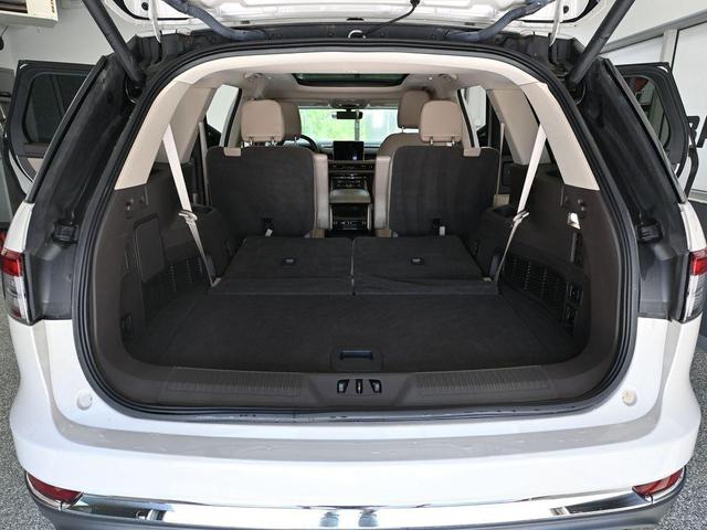 Photo of 2023 CERAMIC PEARL MET 3C Lincoln Aviator