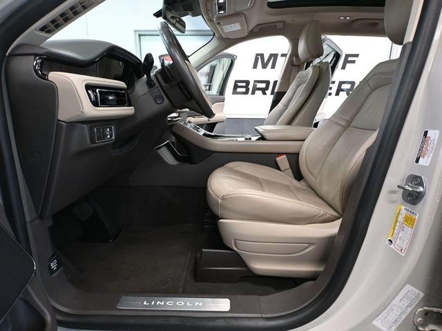 Photo of 2023 CERAMIC PEARL MET 3C Lincoln Aviator