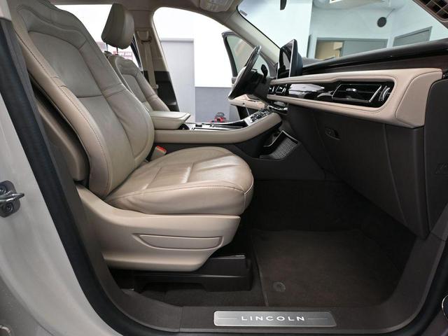 Photo of 2023 CERAMIC PEARL MET 3C Lincoln Aviator