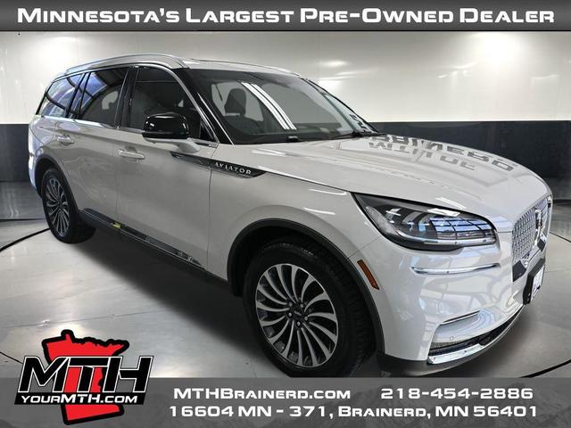 Photo of 2023 CERAMIC PEARL MET 3C Lincoln Aviator