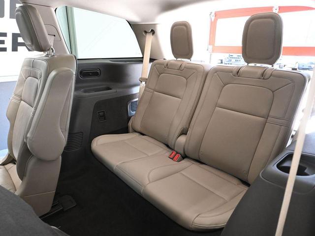 Photo of 2023 CERAMIC PEARL MET 3C Lincoln Aviator