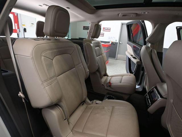 Photo of 2023 CERAMIC PEARL MET 3C Lincoln Aviator