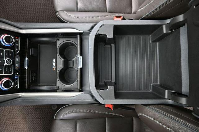 Photo of 2024 Summit White GMC Yukon