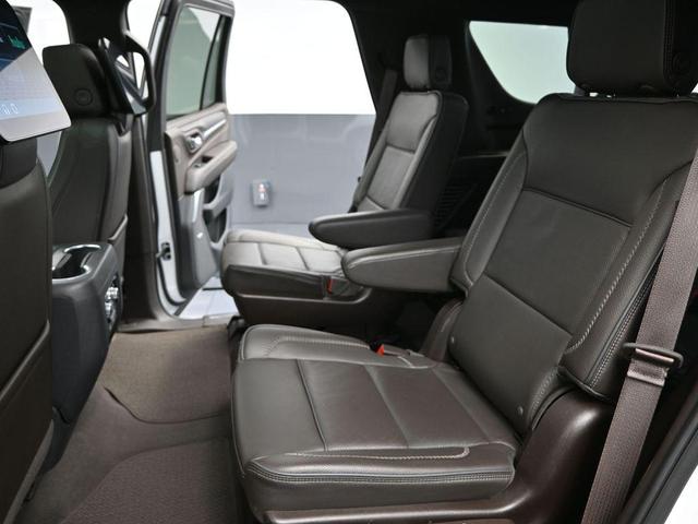 Photo of 2024 Summit White GMC Yukon