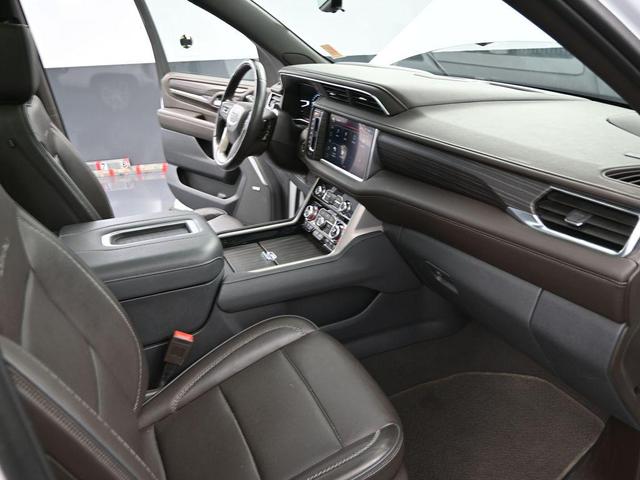 Photo of 2024 Summit White GMC Yukon
