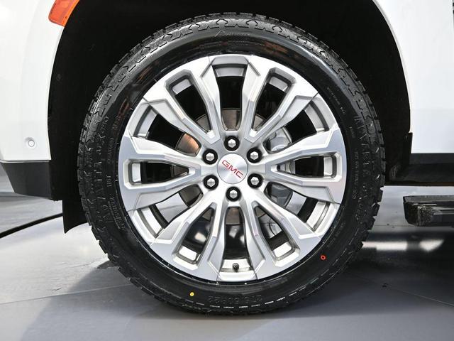 Photo of 2024 Summit White GMC Yukon