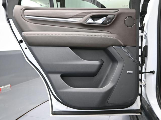 Photo of 2024 Summit White GMC Yukon