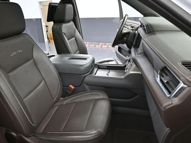 Photo of 2024 Summit White GMC Yukon
