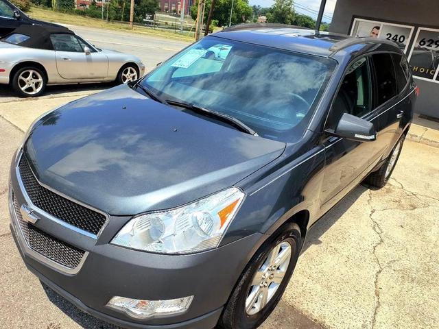 Photo of 2010 Cyber Gray Metallic Chevrolet Traverse