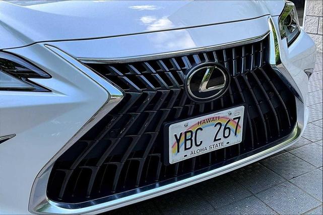 Photo of 2024 Eminent White Pearl Lexus ES 300h