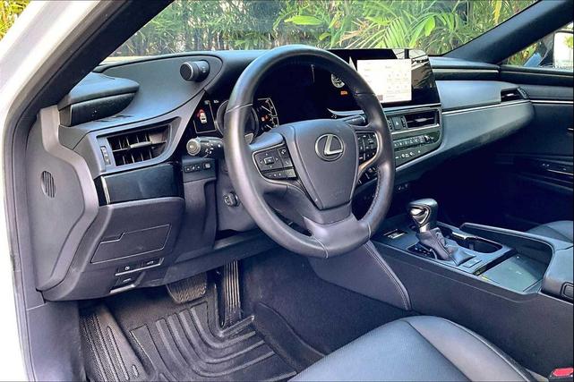 Photo of 2024 Eminent White Pearl Lexus ES 300h