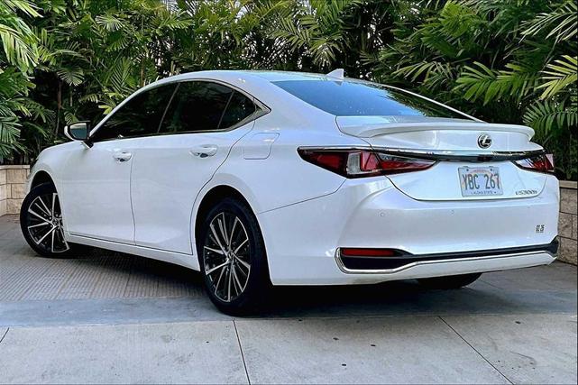 Photo of 2024 Eminent White Pearl Lexus ES 300h